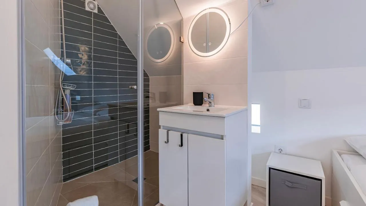 Estrela Escape Studios 1 By Lovelystay Lisboa Portugal
